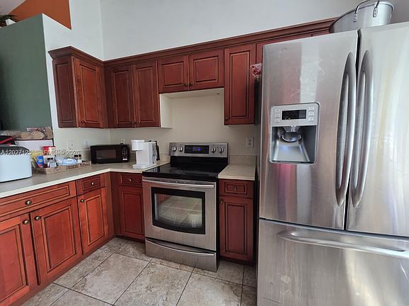 3rd image of 3529 Sunshine Blvd