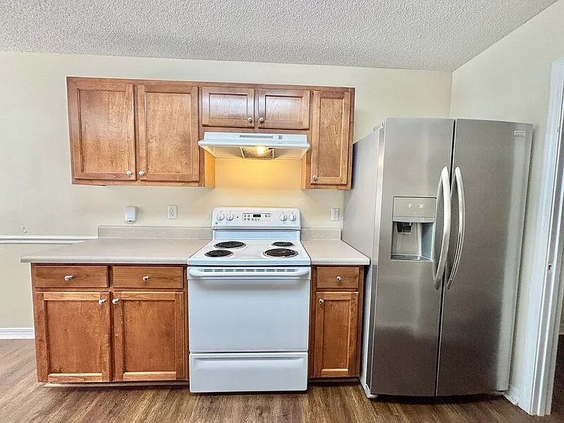 3 bed, 2.5 bath, 1421 sqft, $1,600 — Photo 4