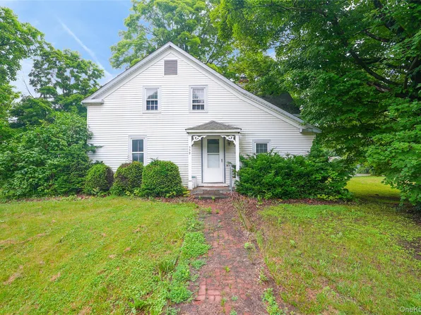 559 N Quaker Lane, Hyde Park, NY 12538