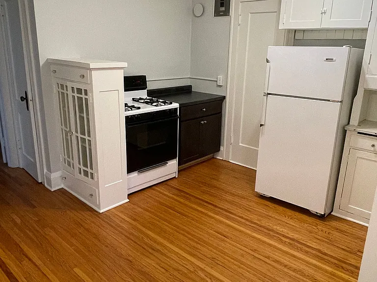 1506 Grand Apartments — Photo 11