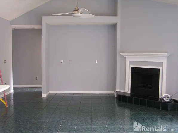 224 Water Front Dr, Fort Valley, GA 31030