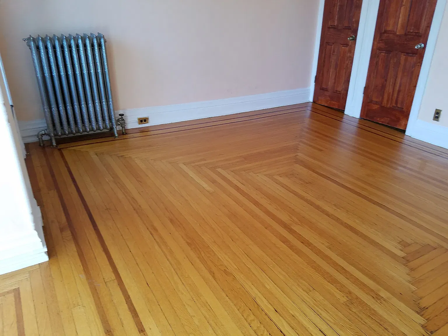 5 bed, 2880 sqft, $2,700 — Photo 2