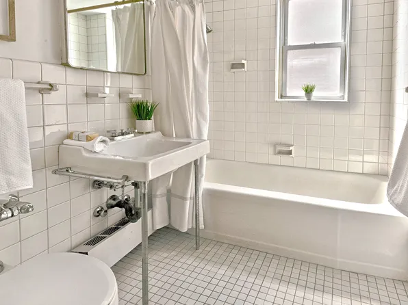 35 Sutton Place image 9 of 14