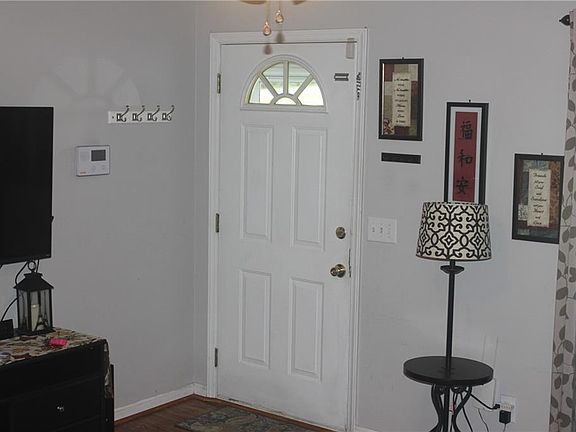 2nd image of 628 Queen Ann St