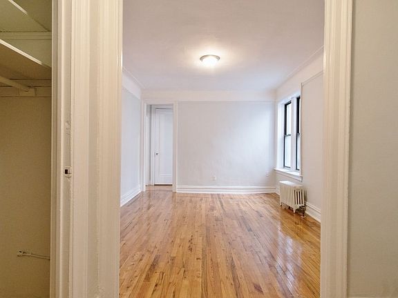 3rd image of 401 Edgecombe Ave APT B4