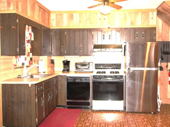 425 Davis Avenue image 8 of 22