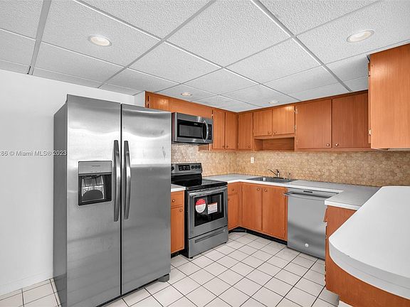 5th image of 2780 NE 183rd St APT 504