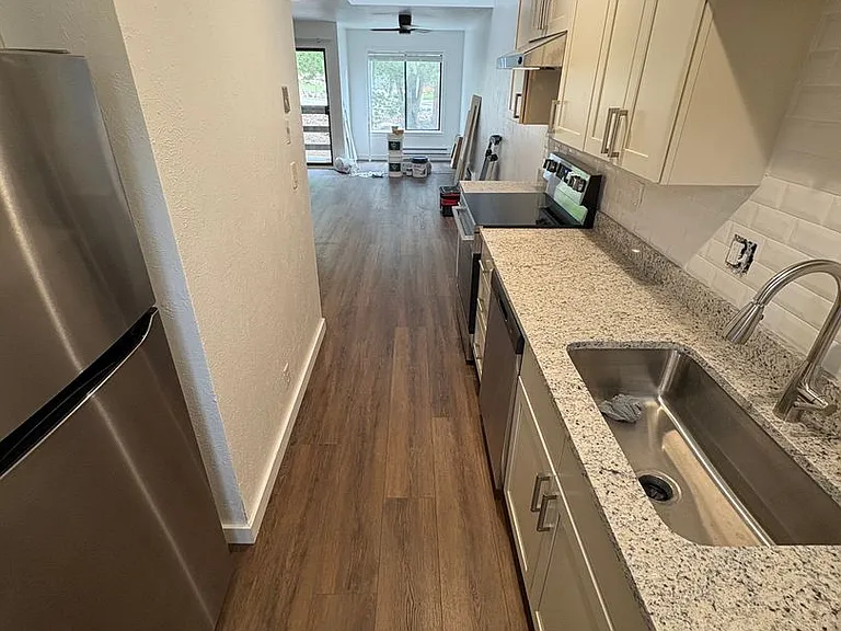 208 Pearl St #I — Photo 9