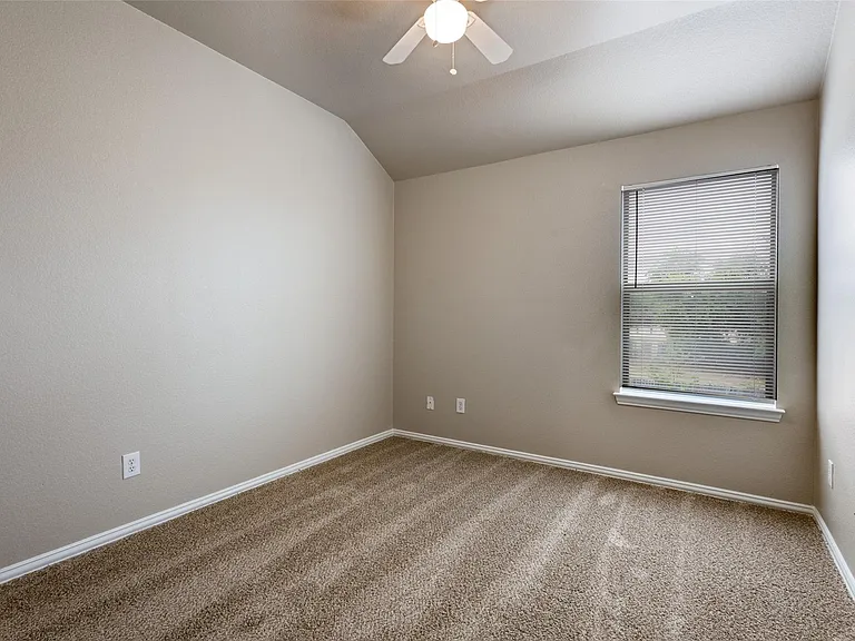 606 E College Ave — Photo 7