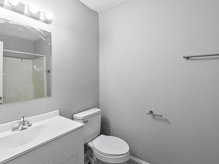 Pineview Apartments — Photo 30