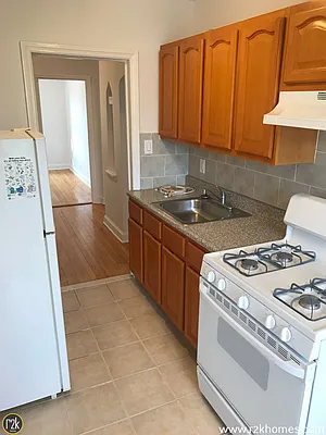 Rented by Realty 2000 Corp | media 8