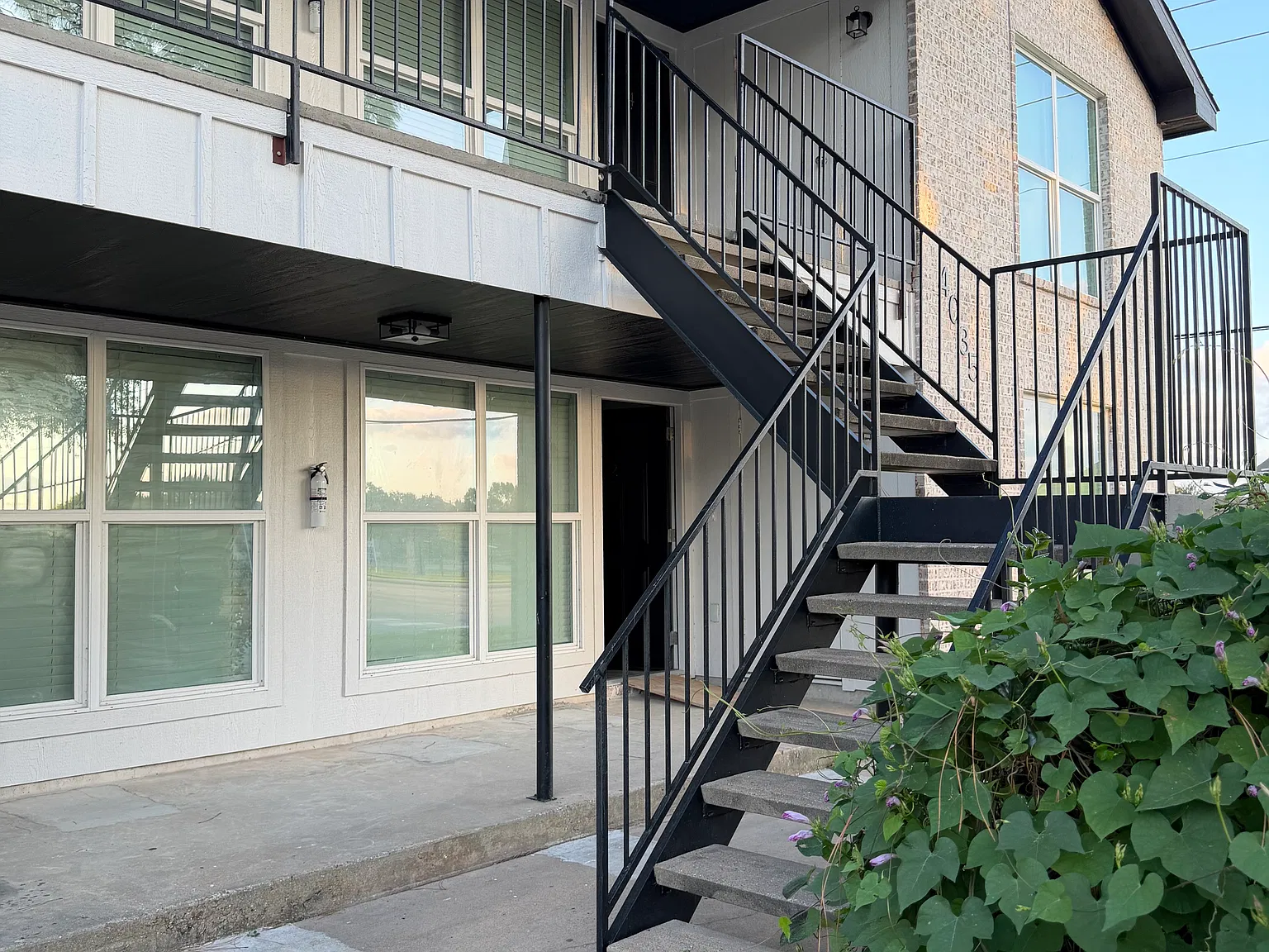2 bed, 1000 sqft, $1,600 — Photo 2