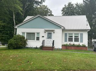 28 Beech St, East Millinocket, ME 04430