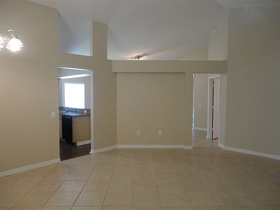 4th image of 3102 Castle Rock Cir