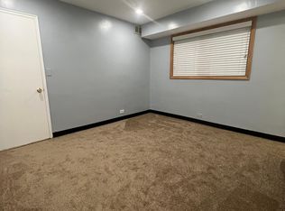 6043 N Mozart St, Chicago, IL 60659