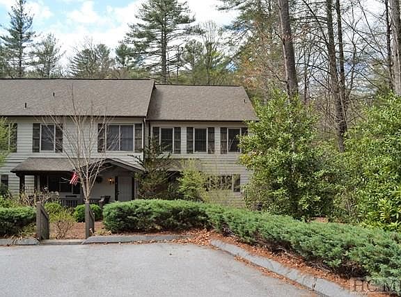 2nd image of 16A Hampton Glen Ln #A