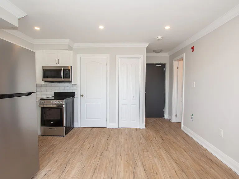 81 Empire St #13 — Photo 4