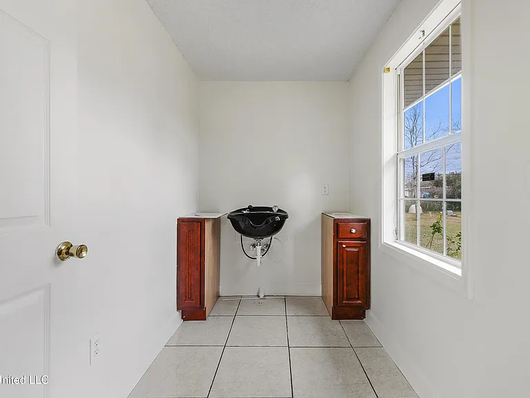 633 Keller St — Photo 19