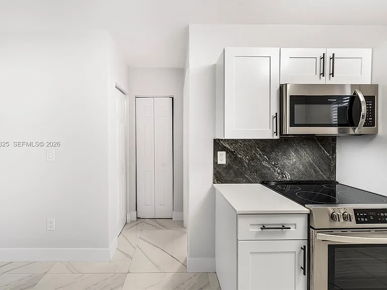 410 Euclid Ave #11 — Photo 4