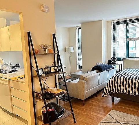 4th image of 1 Irving Pl APT V9i