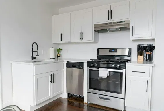 3 bed, 1000 sqft, $3,753 — Photo 1