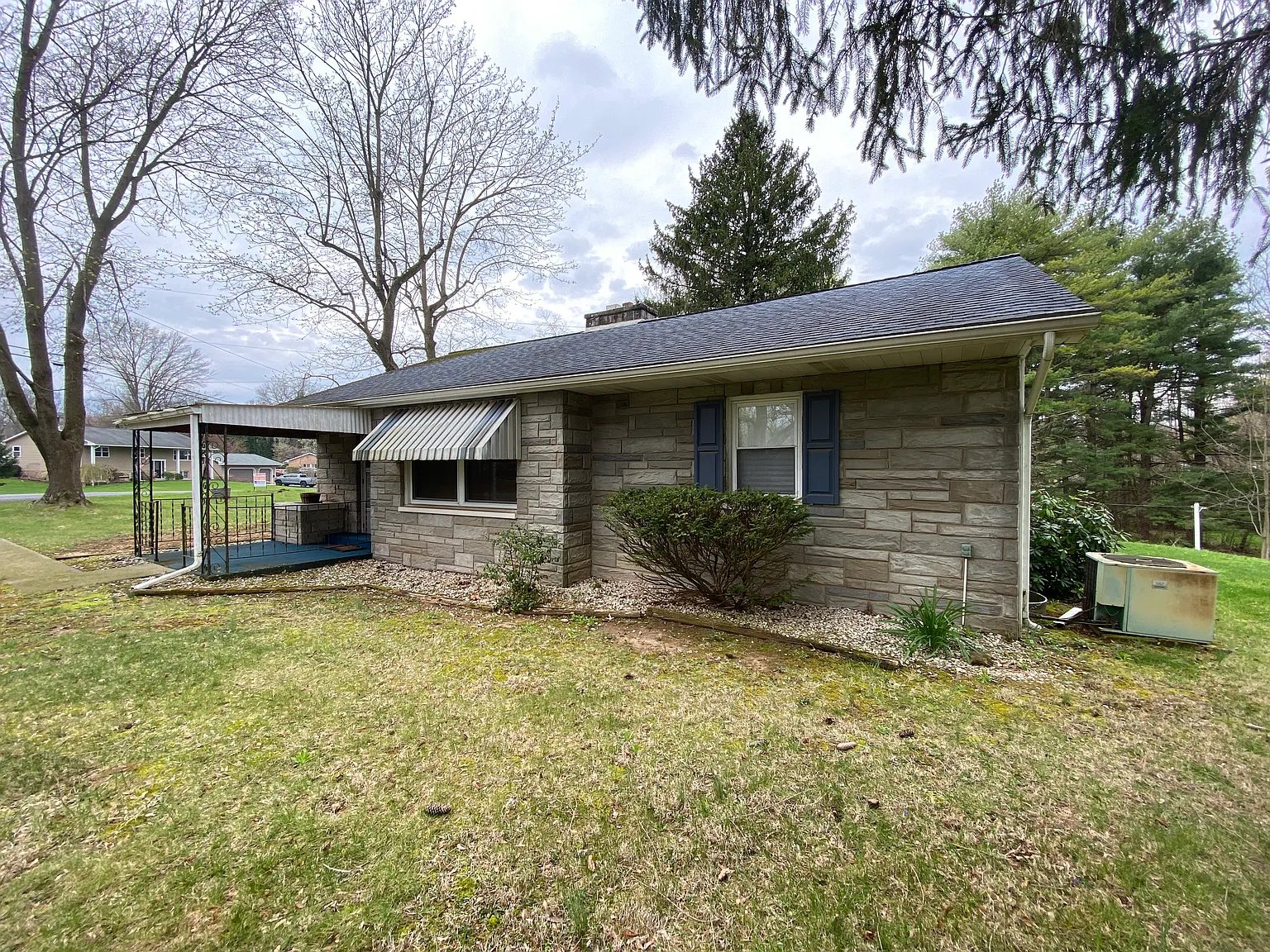 3 bed, 988 sqft, $1,575 — Photo 2