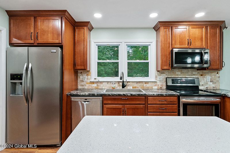 2nd image of 13 Laurel Oak Lane