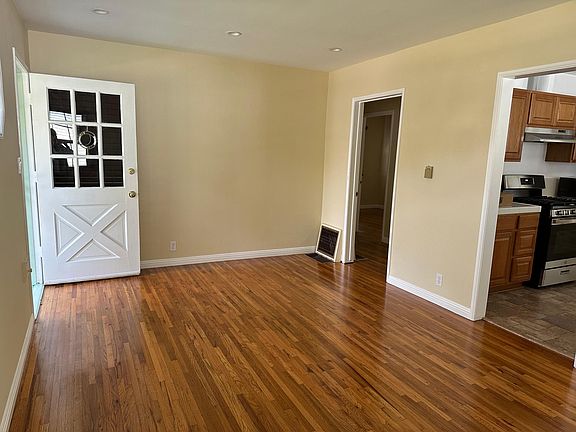 3rd image of 2133 Glyndon Ave