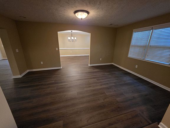 3rd image of 399 Admiral Dr