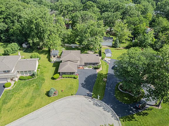 3rd image of 353 Woodbine Ct