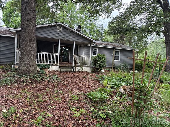 3rd image of 121 Brady Circle Rd