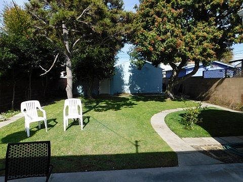 3rd image of 221 Avenue C