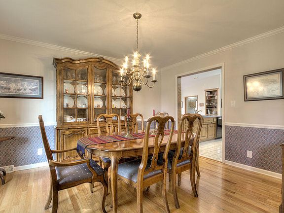 5th image of 1802 Barclay Ct