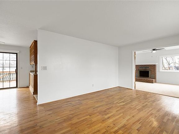 5th image of 302 Knoll Dr