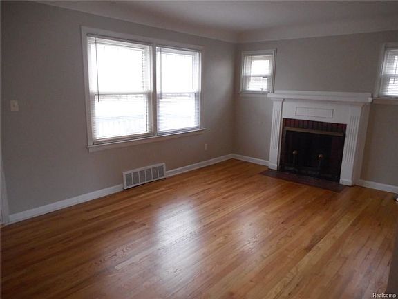 4th image of 22811 Nancy Ave
