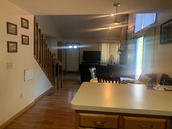 2nd image of 105 Ivy Ln Unit 105