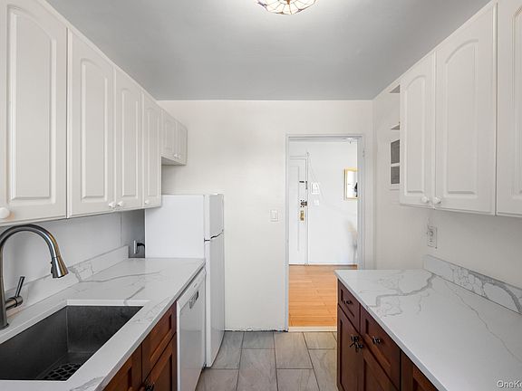 5th image of 46 Terrace Circle #3F