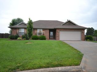 997 W Cambridge Ave, Nixa, MO 65714