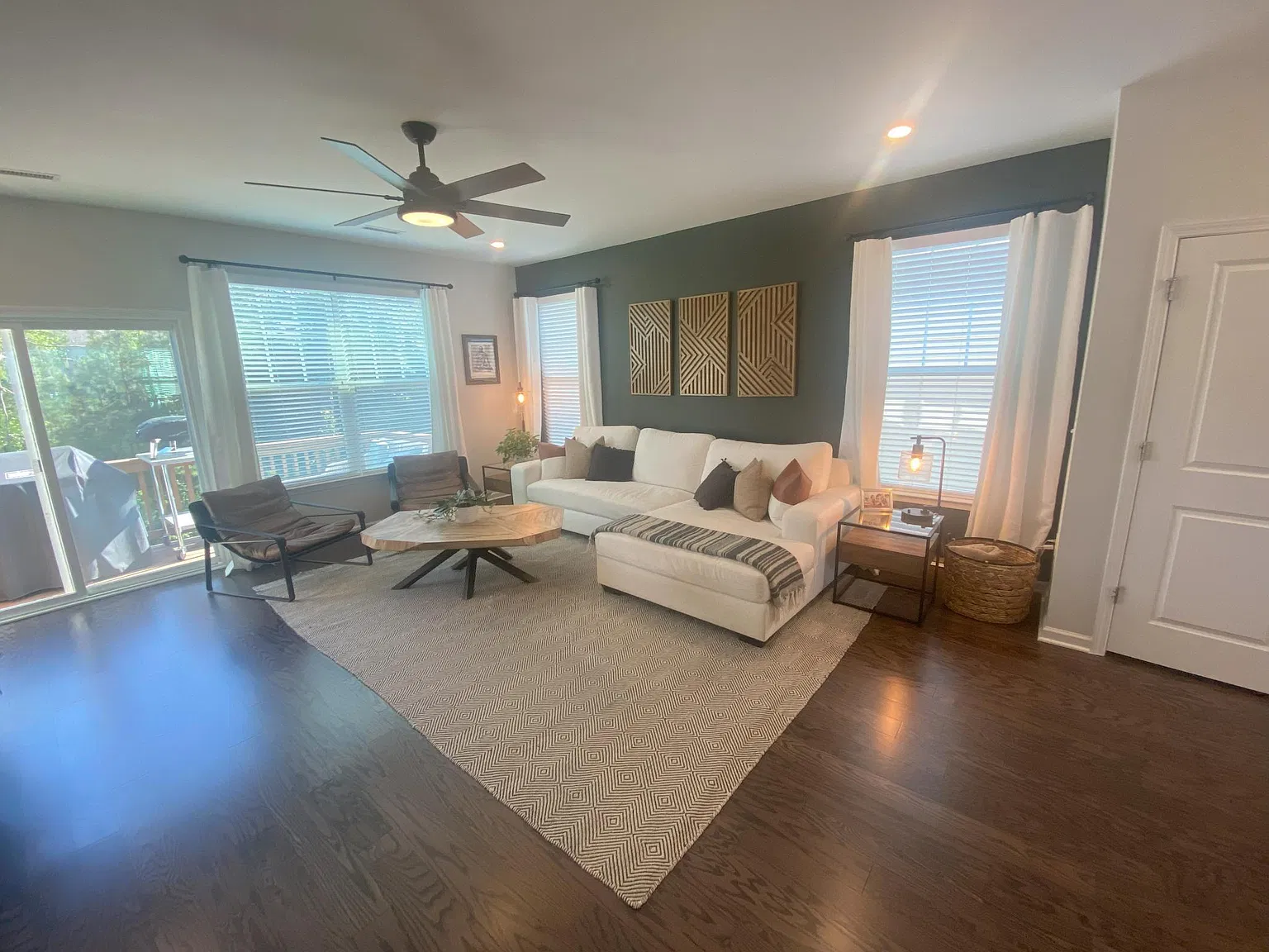4 bed, 3.5 bath, 2311 sqft, $2,495 — Photo 3