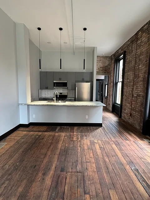 907 N Superior St — Photo 3
