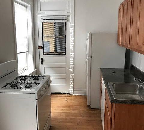 3rd image of 4103 N Sacramento Ave #3