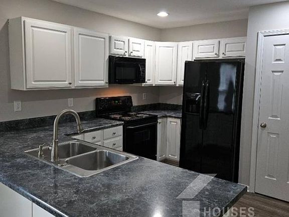 4th image of 20 Laurelhurst Ct
