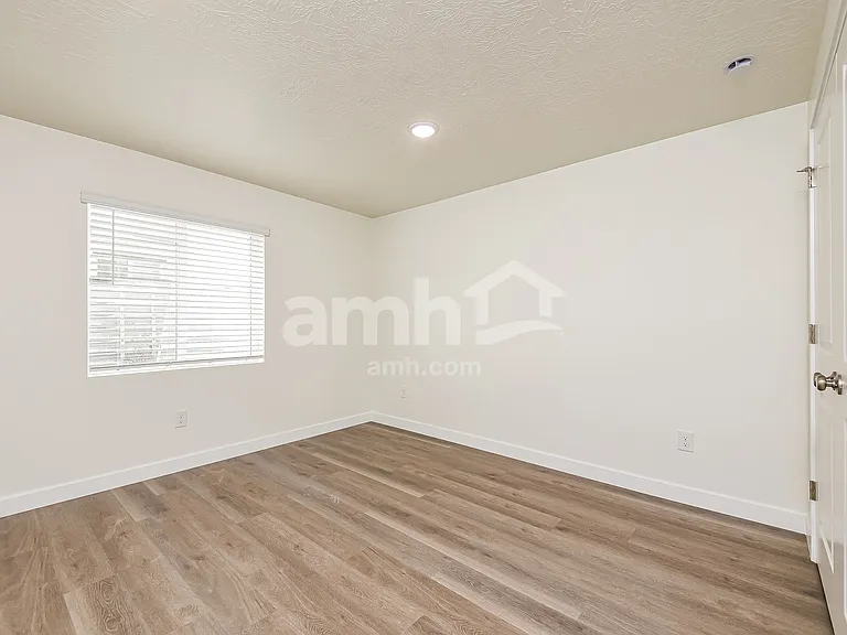 1272 W Mahogany St — Photo 12