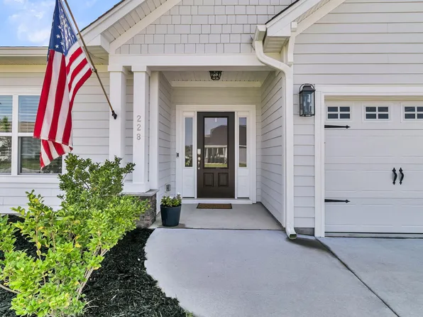 228 Fiddleback Dr, Summerville, SC 29486
