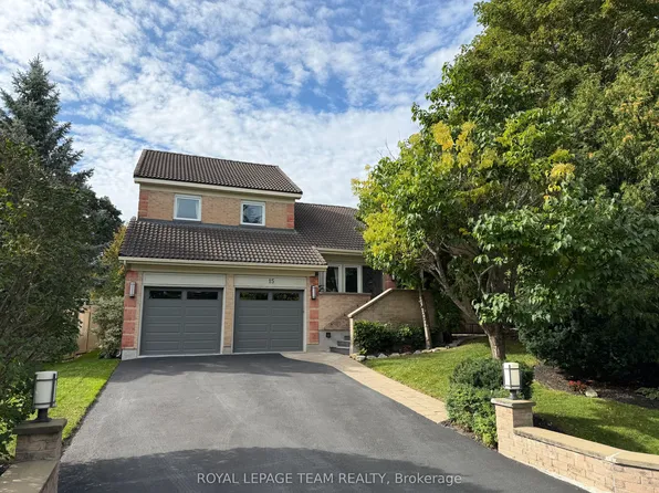 15 Kintail Ct, Ottawa, ON K2S 1G8