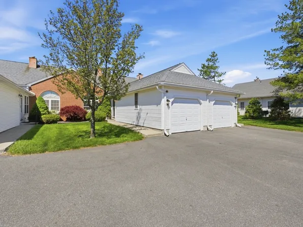 18 Castle Hill Rd #G, Agawam, MA 01001