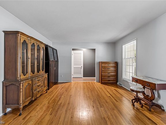 5th image of 1544 Vine St