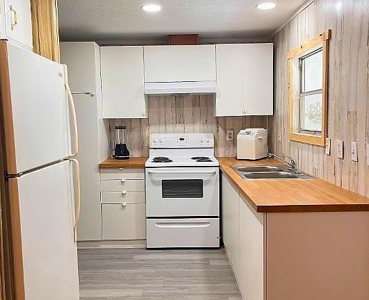 5th image of 3255 Karen Ave