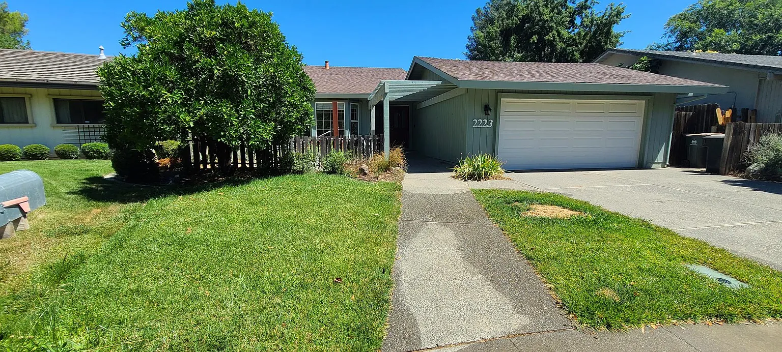 2223 Amador Ave photo 1