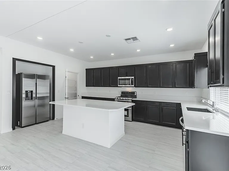 7721 Weekes Ct — Photo 9
